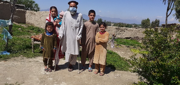 Abdul Baqi verloor een been nadat hij, toen hij Afghanistan ontvluchtte, op een mijn was gestapt. 