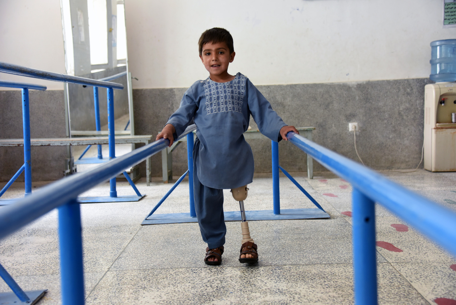 Sanaullah werd het slachtoffer van een granaat en moest een amputatie ondergaan. Foto in het centrum voor fysieke revalidatie in Kandahar, Afghanistan, gerund door Handicap International (archieffoto 2019).