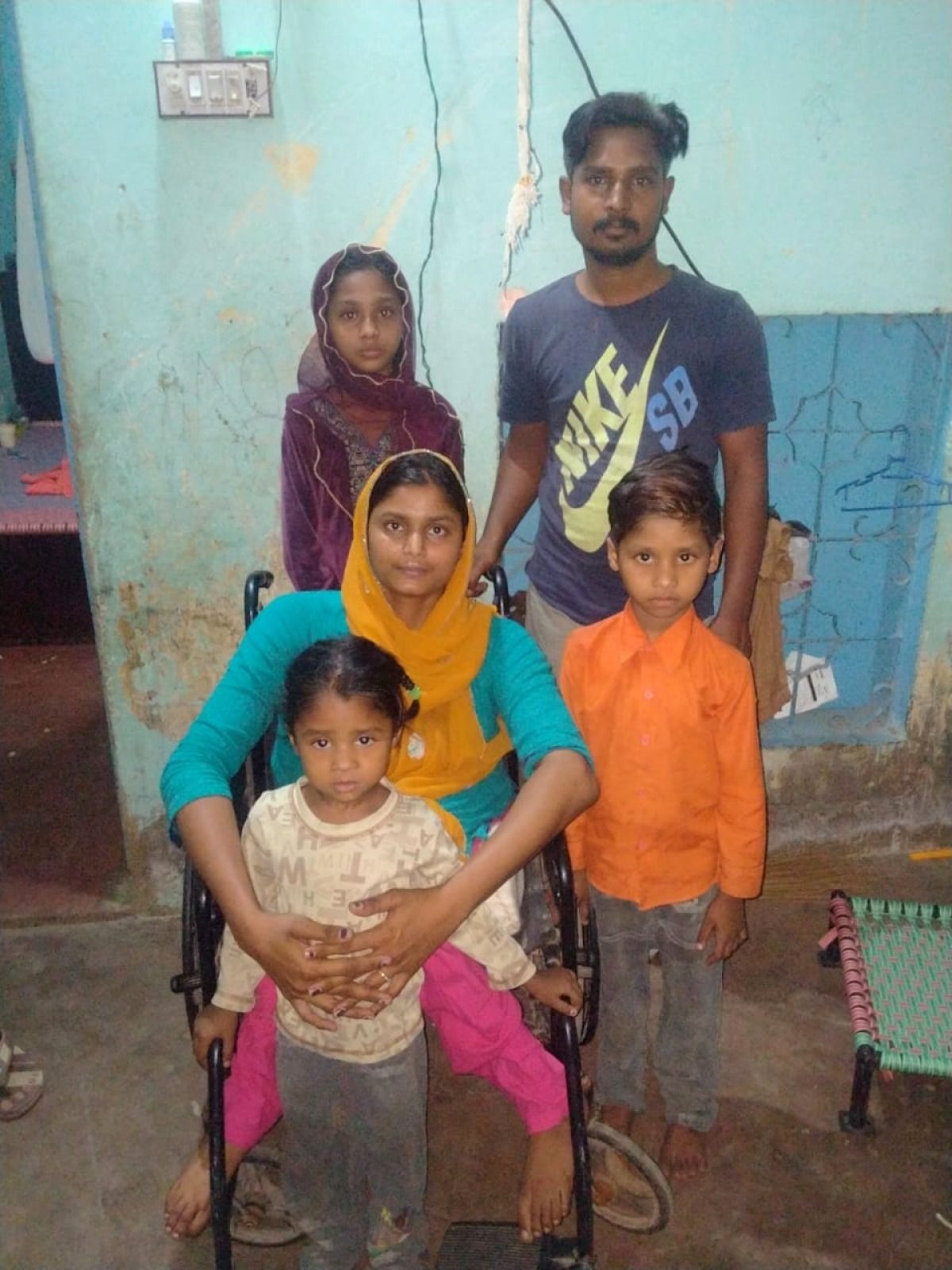 Saima, son mari et ses trois enfants