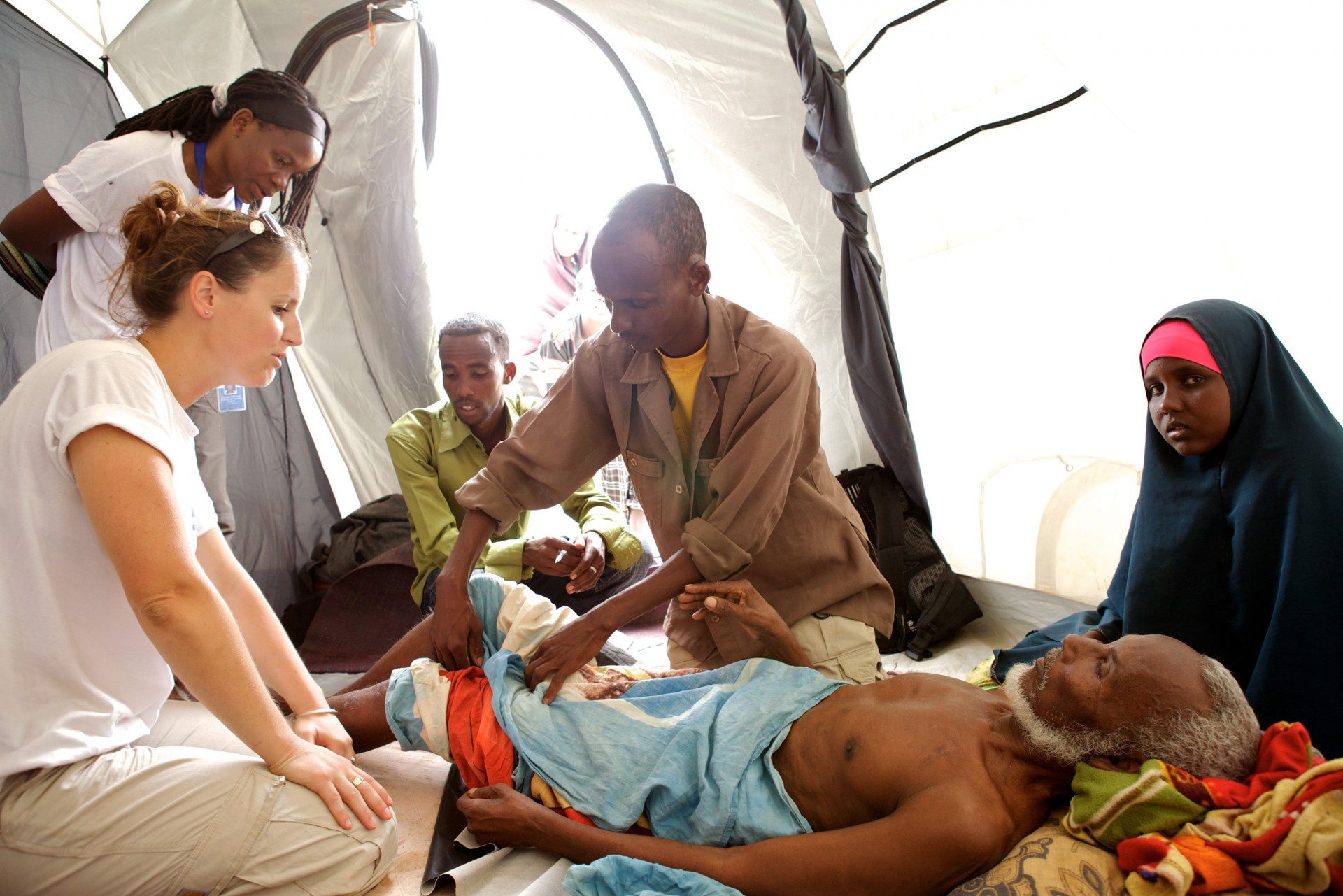 Foto van een consultatie in Dadaab